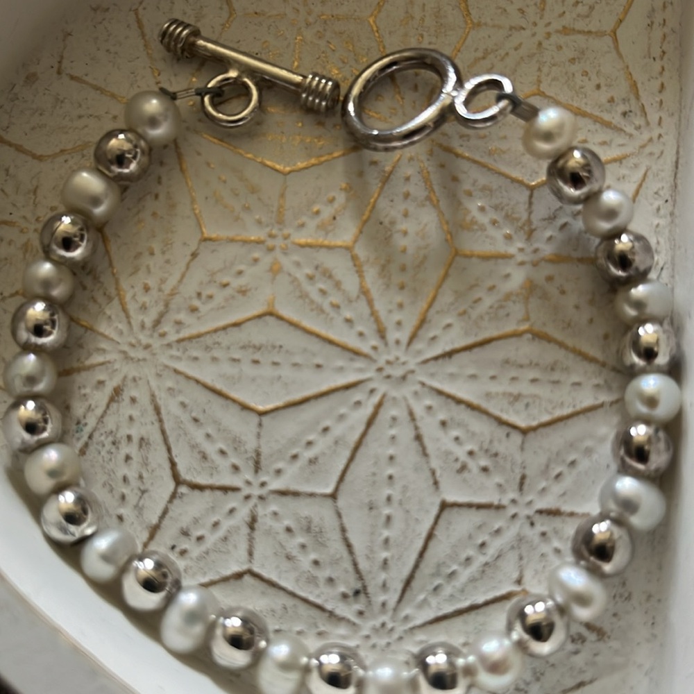 Silpada sterling silver with pearls toggle bracelet 8 inches long - Picture 2 of 5
